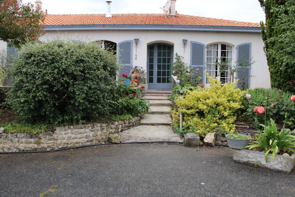 Maison D'Hotes Le Lavoir Fontaines  Экстерьер фото