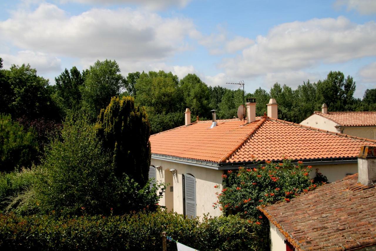 Maison D'Hotes Le Lavoir Fontaines  Экстерьер фото
