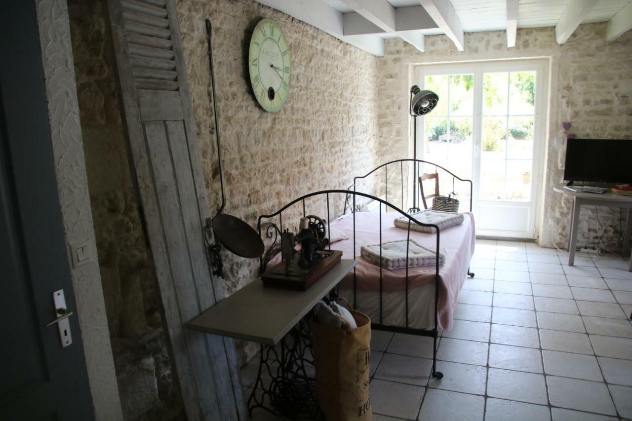 Maison D'Hotes Le Lavoir Fontaines  Экстерьер фото