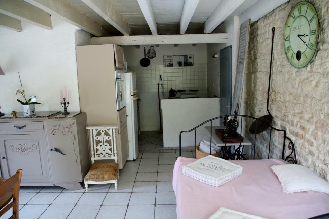 Maison D'Hotes Le Lavoir Fontaines  Экстерьер фото